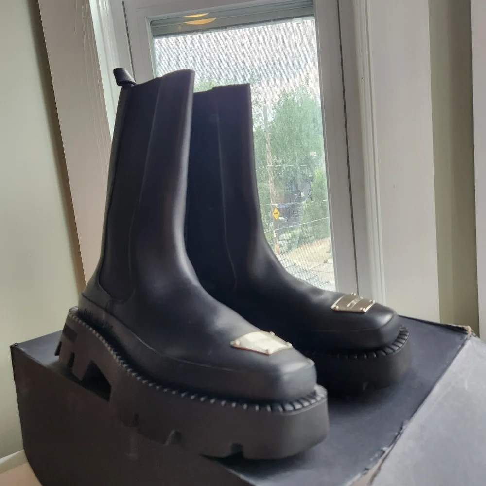 Misbhv Black 'The 2000' Chelsea Boots size 42 BNWB (no lid)